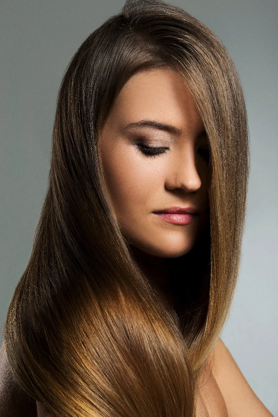 Technique, durée, type de cheveux, prix… Tout savoir sur le lissage brésilien